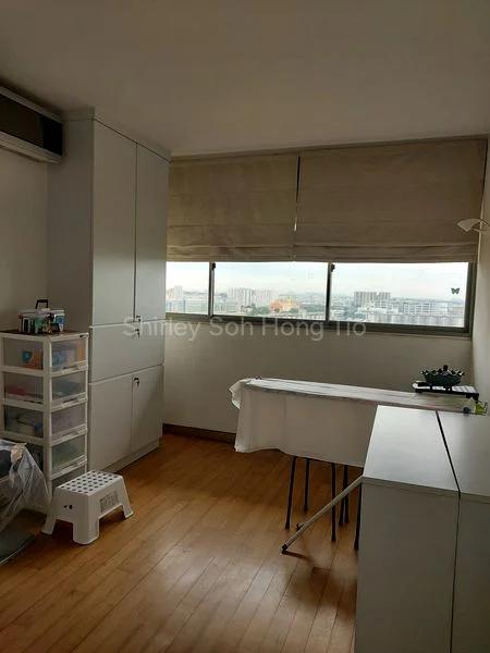 4 Bed Apartment (Condo) for Sale in  Lakeview - Image 8
